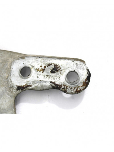Recambio de travesaño inferior para renault kangoo extrem referencia OEM IAM 8200880148A