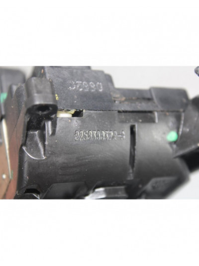 Recambio de cerradura puerta trasera izquierda para renault scenic iii dynamique referencia OEM IAM 825030032R