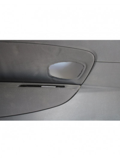 Recambio de guarnecido puerta trasera izquierda para renault scenic iii 1.5 dci diesel fap referencia OEM IAM 829A10256