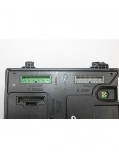 Recambio de caja reles / fusibles para renault megane iii coupe dynamique referencia OEM IAM 284B13640R