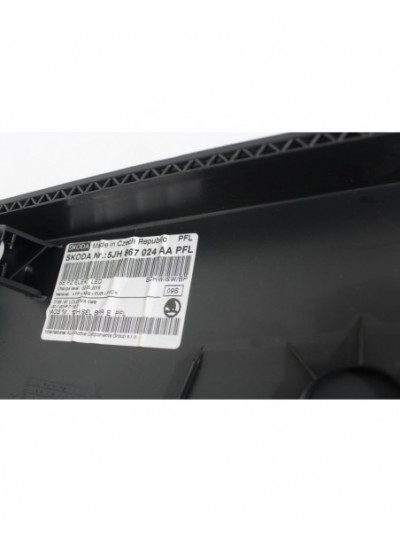 Recambio de guarnecido puerta trasera derecha para seat toledo (kg3) xcellence referencia OEM IAM 5JH867024AA