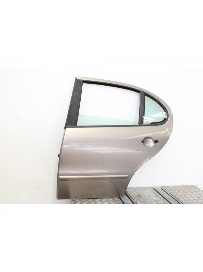 Recambio de puerta trasera izquierda para seat leon (1m1) sport referencia OEM IAM 4254TI.