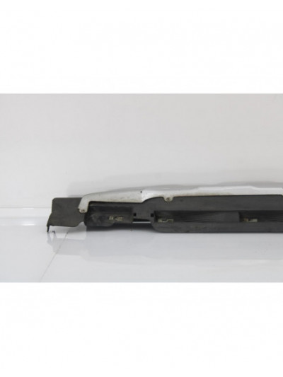 Estribo lateral derecho VOLVO V40 Basis 2014