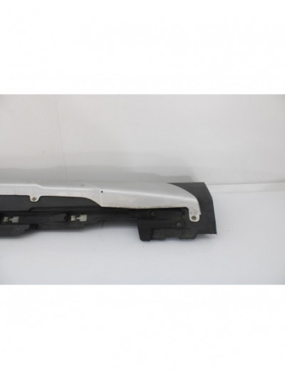 Estribo lateral derecho VOLVO V40 Basis 2014