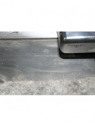 Recambio de guarnecido puerta trasera izquierda para ssangyong rexton w / rexton 2.0 xdi referencia OEM IAM 7223008B00