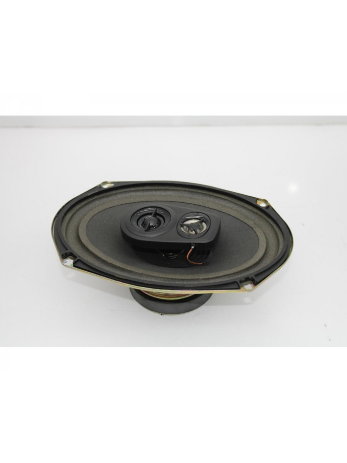 Recambio de altavoz trasero derecho para ssangyong korando 2.9 tdi referencia OEM IAM 3932006100