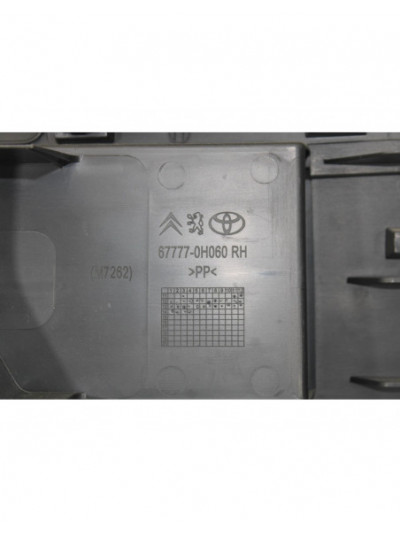Guarnecido puerta delantera derecha TOYOTA AYGO 1.0 CAT 2014
