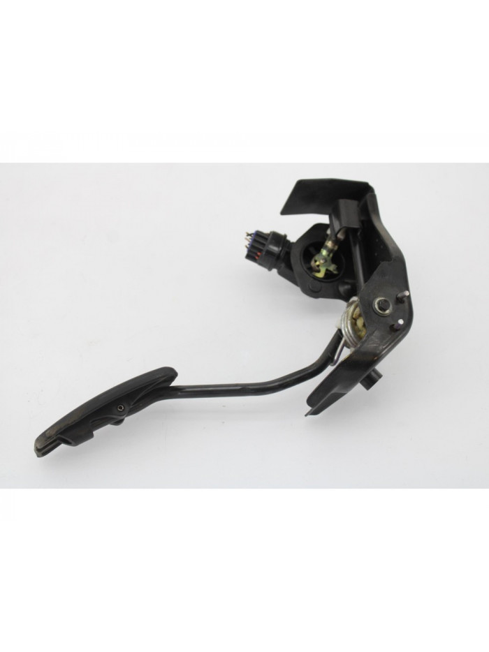 Pedal acelerador TOYOTA COROLLA VERSO 2.0 D-4D Sol 2005