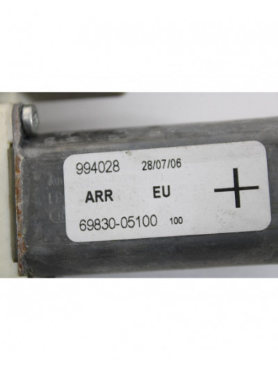 Recambio de elevalunas trasero derecho para toyota avensis berlina (t25) 2.2 d-4d cat referencia OEM IAM 6983005100