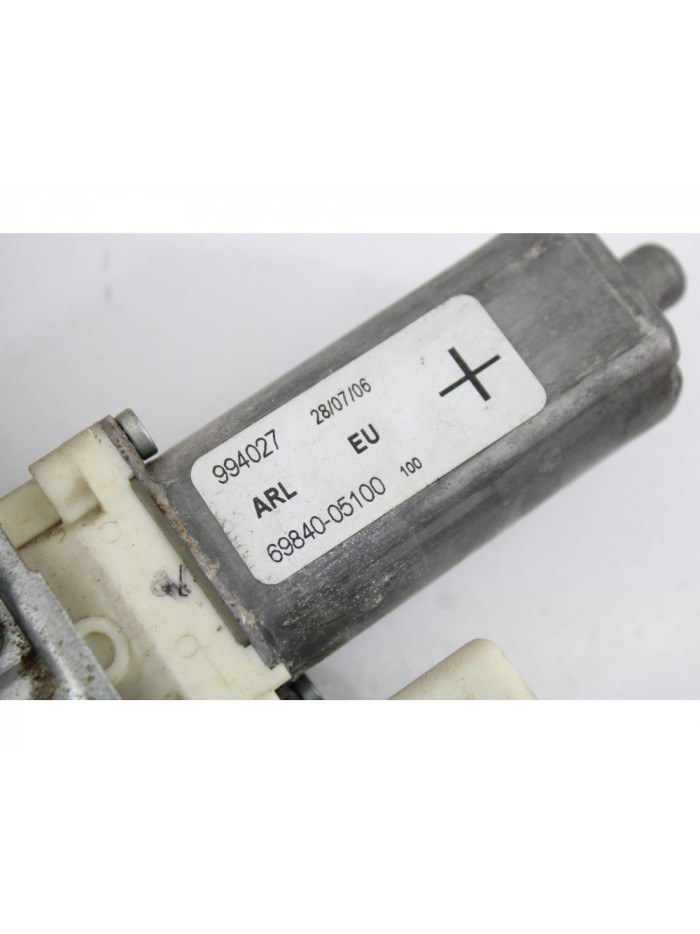 Recambio de elevalunas trasero izquierdo para toyota avensis berlina (t25) 2.2 d-4d cat referencia OEM IAM 6984005100