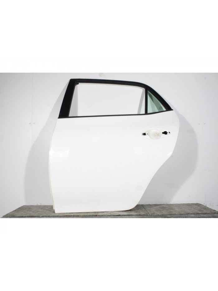 Puerta trasera izquierda TOYOTA AURIS 1.4 D-4D 2012