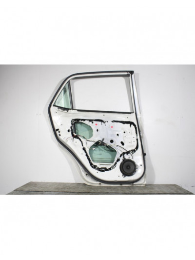 Puerta trasera izquierda TOYOTA AURIS 1.4 D-4D 2012