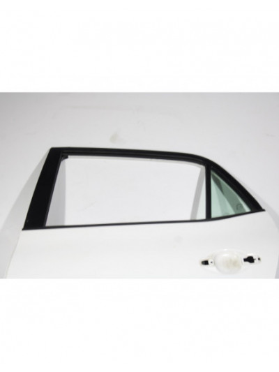 Puerta trasera izquierda TOYOTA AURIS 1.4 D-4D 2012