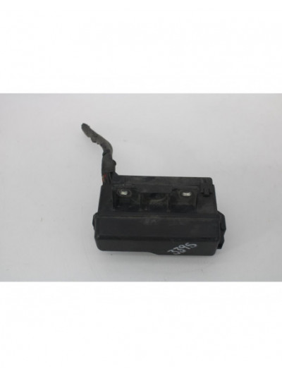 Recambio de caja reles / fusibles para toyota corolla verso (r1) 2.2 d-4d luna referencia OEM IAM 8386P1